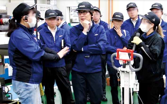 Communication with factory technicians on-site at the workplace (Genchi Genbutsu)