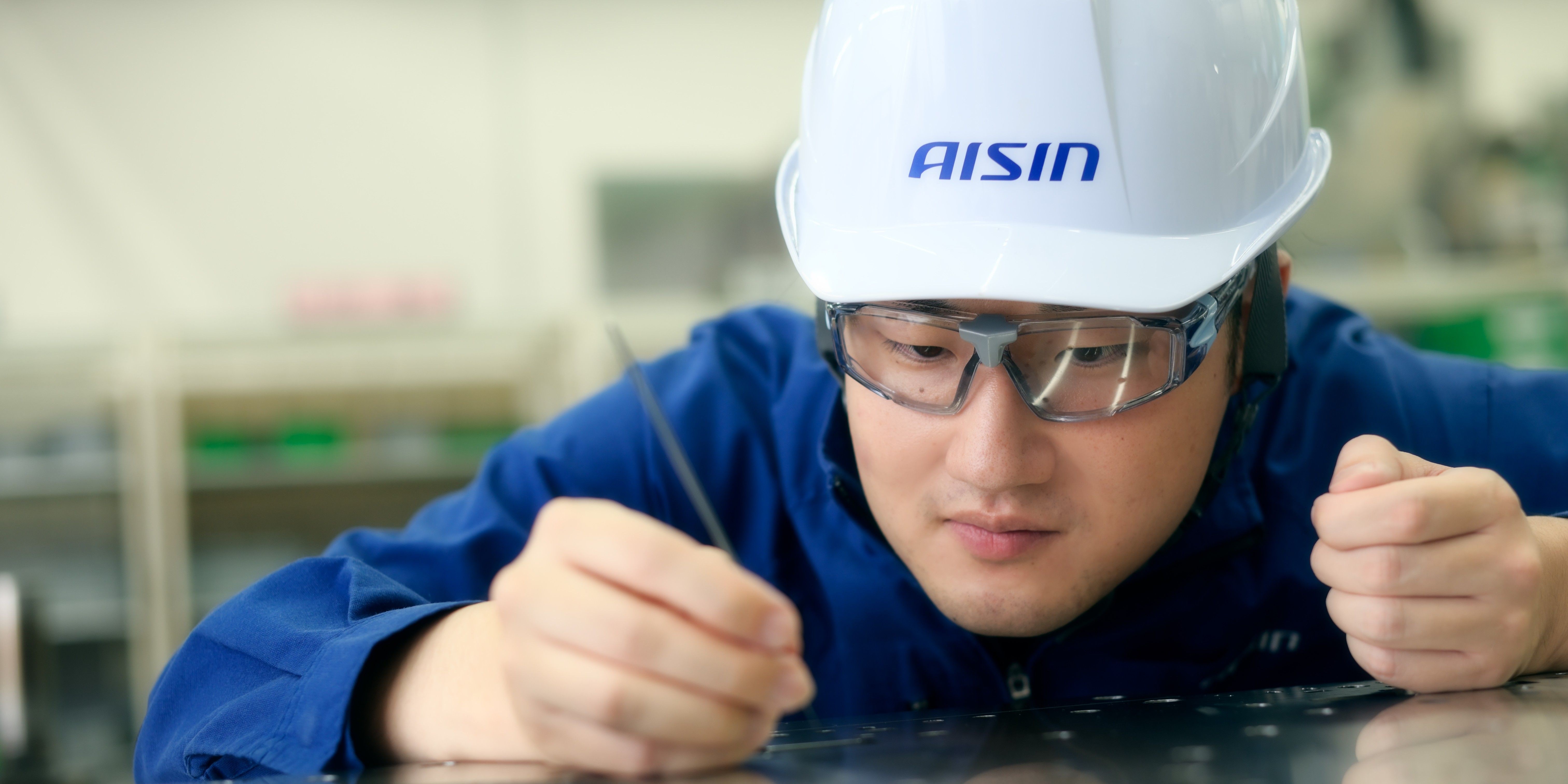 ミクロン単位の加工精度を追求し型保全技術を世界に伝承