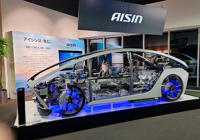 アイシングループの幅広い製品を搭載したデモカー