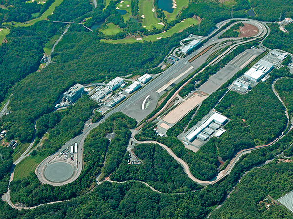 藤岡試験場：低・高温室、電波暗室、エンジン評価など、多角的な車両および製品の総合評価を実施