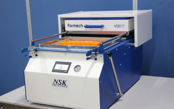 真空成形機の画像