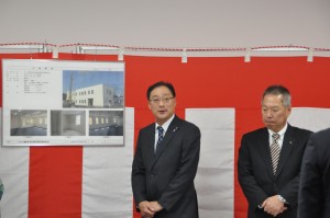 挨拶を述べる稲垣社長