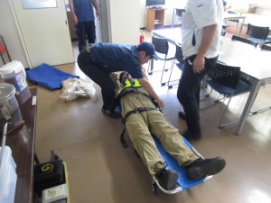 負傷者の救出作業