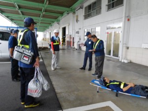 避難語の状況確認の様子