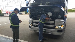 エンジンオイルの確認