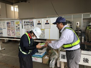 山下社長より激励を受ける乗務員