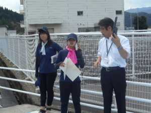 衛星電話の操作方法を説明