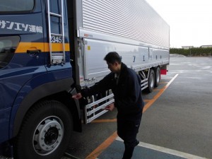 盛塩で新車をお祓い