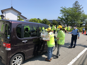 交通安全立哨活動の様子②