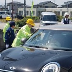 シートベルトの着用を呼びかけました。