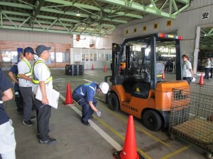 運転前の点検中