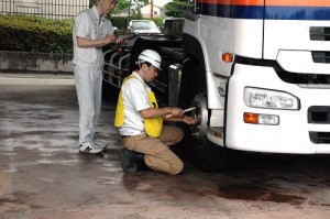 車両点検（飛弾選手）