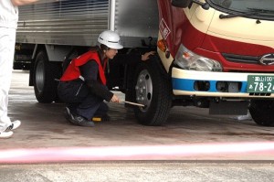 車両点検（西谷選手）