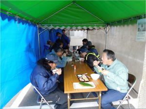 豚汁で心もポカポカです!!