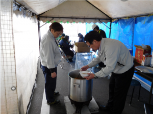 女性陣が頑張って作りました。具だくさん豚汁!!