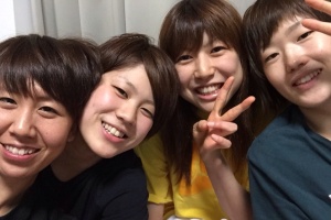 左からアヤさん、シュウ、サラ(本人)、シュリ