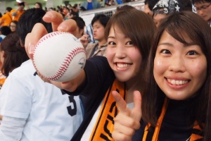 違うスポーツに刺激をもらってます(左からサク、シノ)