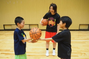 ハンドリングの指導をする#2遠藤選手