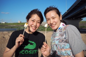 クゥ、ウィングスへようこそ!左から、同級生のサク(板谷選手)、クゥ