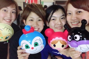 左からサクさん、シュウさん、ジュリ、オトさん