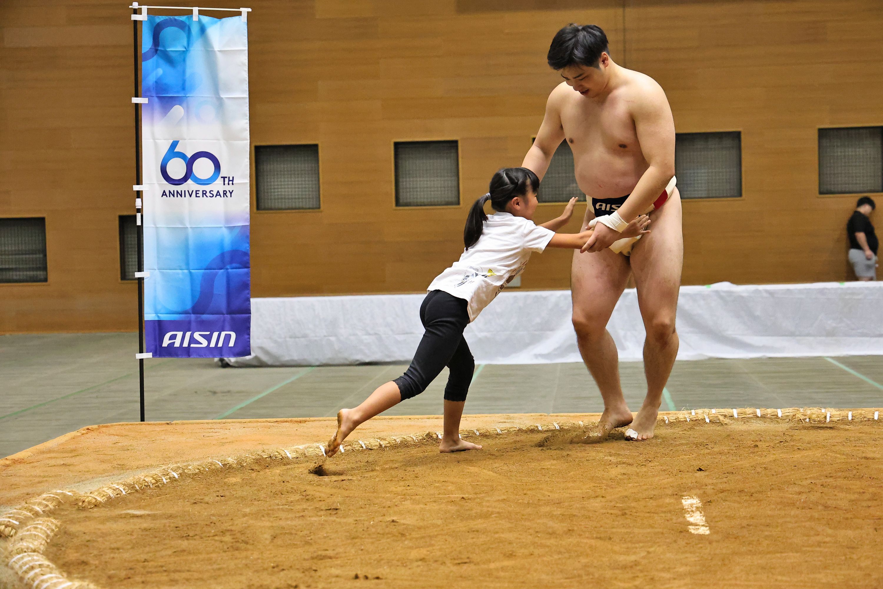 ふれあい体験（押し出される藤澤選手）