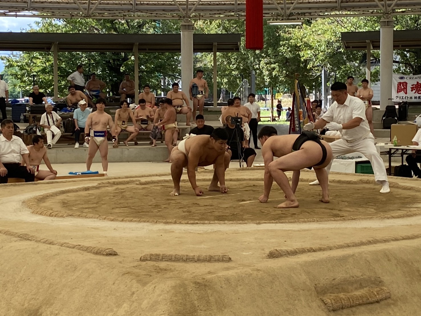 岡田選手（左）