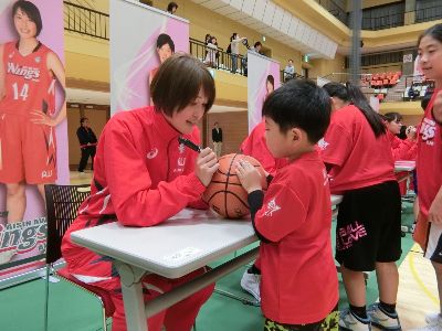 ウィングス選手によるサイン会