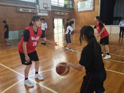 指導中の宮下選手