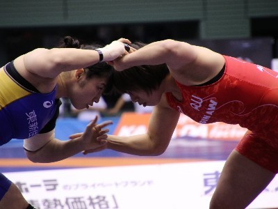 渡利選手 試合の様子（赤）